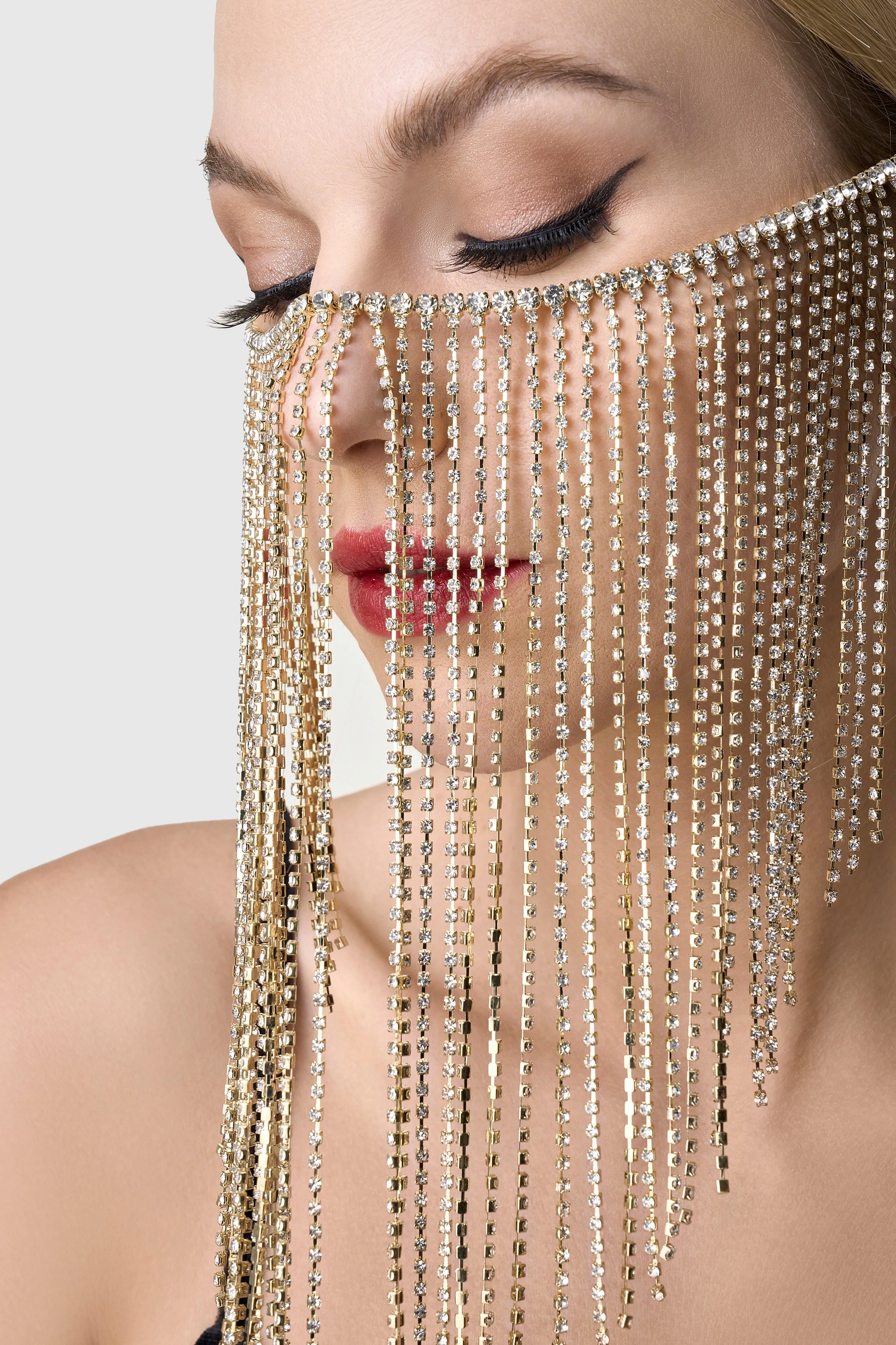1920s Unique Pearl Rhinestone Chain Mask