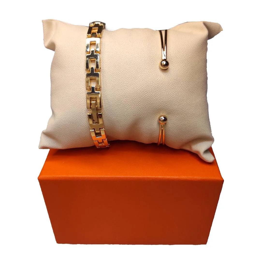 Luxury Women Wrist Watch With Bracelet - WB13